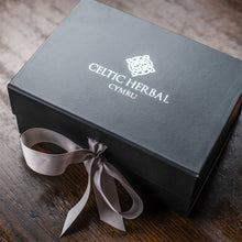 Load image into Gallery viewer, Celtic Herbal - Refreshing Gift Box (Rose Geranium &amp; Grapefruit)
